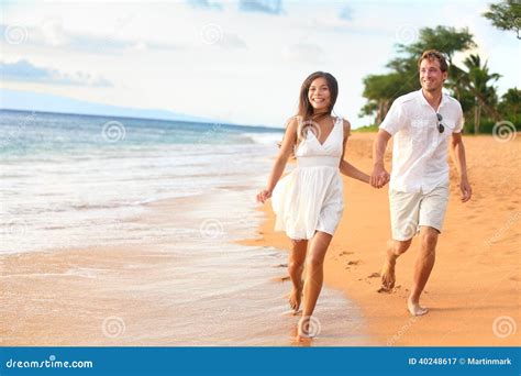 Beach Couple On Romantic Travel Honeymoon Fun Stock Image Image