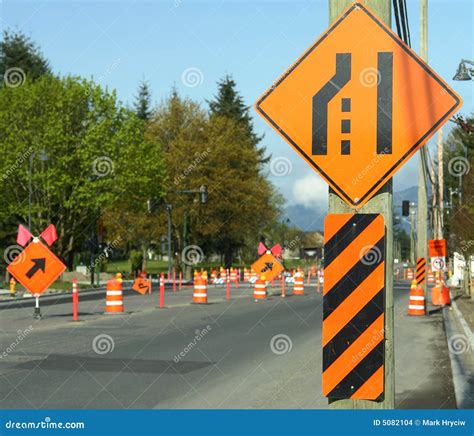 Road Construction Detour Signs Stock Photo - Image of single, right: 5082104