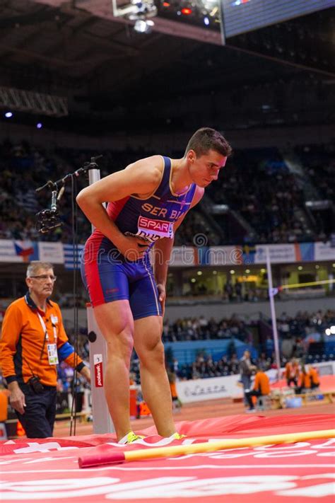 Atletismo Mihail Dudas Heptathlon Del Hombre Salto De Altura Foto