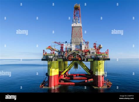 Semi submersible rig hi-res stock photography and images - Alamy