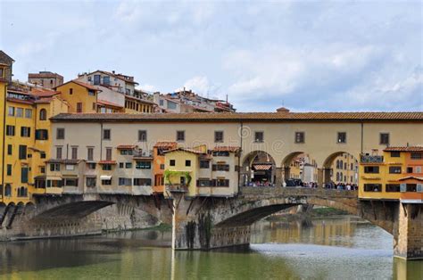 Ponte Vecchio En Florencia, Italia Foto editorial - Imagen de ...