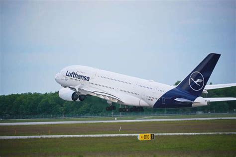 画像ギャラリー ルフトハンザの超巨大旅客機「エアバスa380」が帰ってくる！ 来夏再就航へ 需要急回復に対応 乗りものニュース