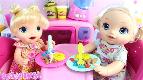 BABY ALIVE MEGAN E NIKITA SHOW COMENDO CAFÉ DA MANHÃ DE MASSINHA PLAY