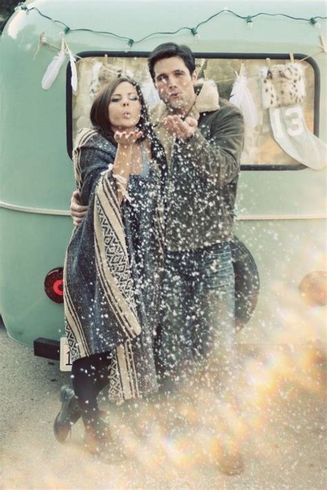 10 Romantic Winter Engagement Photo Ideas 2023