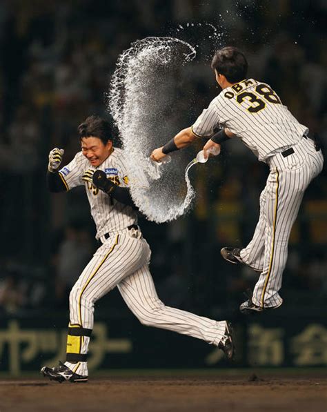 【動画】阪神森下翔太がサヨナラ犠飛！岡田監督もご満悦denaバウアーはグラウンド見つめる プロ野球ライブ速報 日刊スポーツ