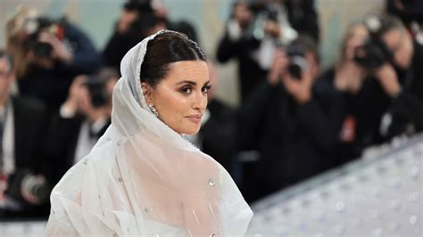 Penélope Cruz se viste de novia para la Met Gala 2023 así ha sido su