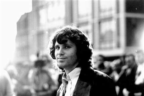 Há 80 anos nascia uma lenda Jim Morrison o poeta atormentado