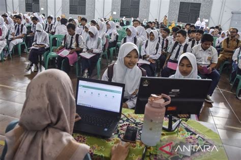 Ppdb Tahap Di Jawa Barat Antara News Jawa Barat