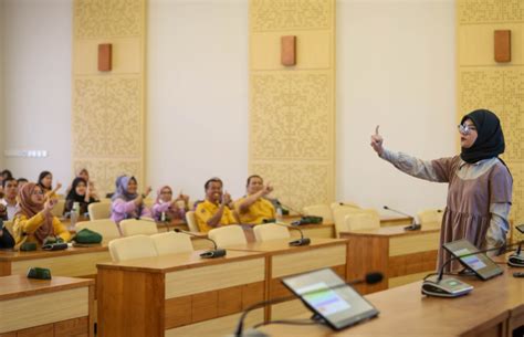 Belajar Bahasa Isyarat Dengan Penyandang Disabilitas Universitas