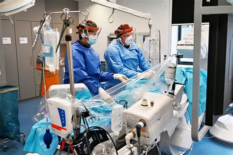 Klinik für Innere Medizin II nimmt Hightech Herzkatheterlabore in neu