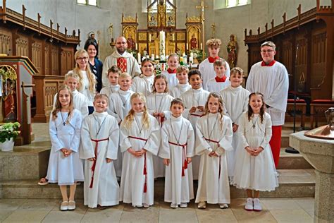 14 Kinder Feiern Erstkommunion