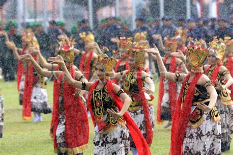 Penari Gandrung Pada Peringatan Hut Ri Ke Antara Foto