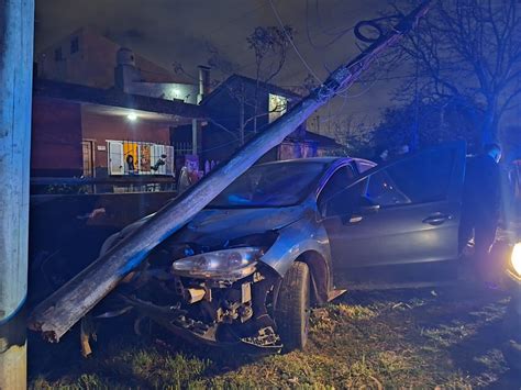 Intentaron Escapar De La Policía En Un Auto Robado Y Chocaron Contra Un