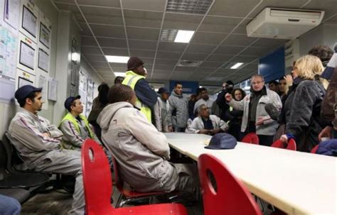 L usine PSA d Aulnay fermée par le groupe alors que des salariés sont