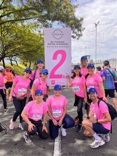 Nissan Se Puso La Camiseta Rosada Para La Carrera De Las Rosas En