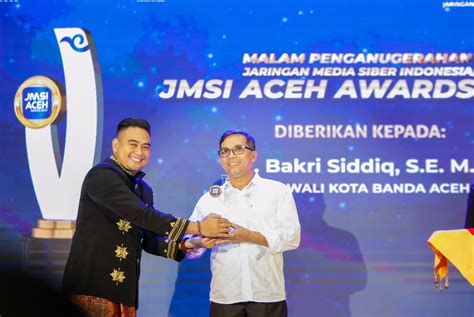 Pemkot Bakri Siddiq Terima Jmsi Award