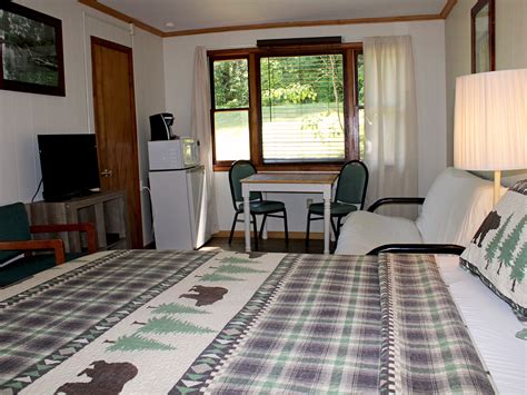 Motel Rooms & Suites, Lake Luzerne NY | Luzerne Court Motel