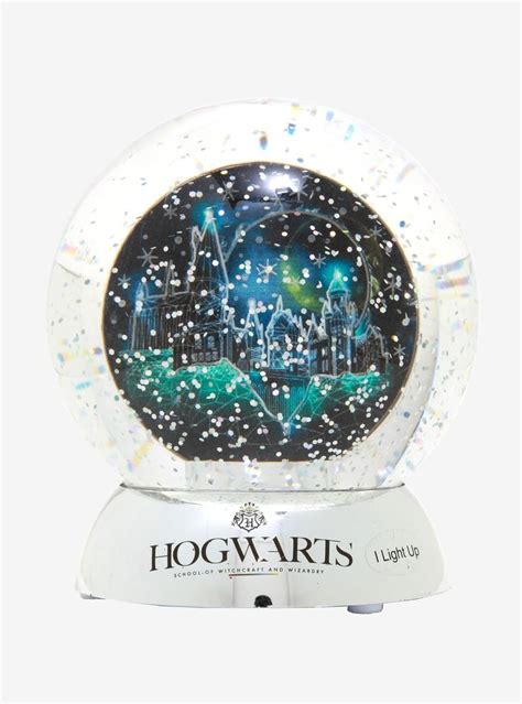 Harry Potter Hogwarts Snow Globe | Hot Topic | Snow globes, Harry potter hogwarts, Harry potter ...