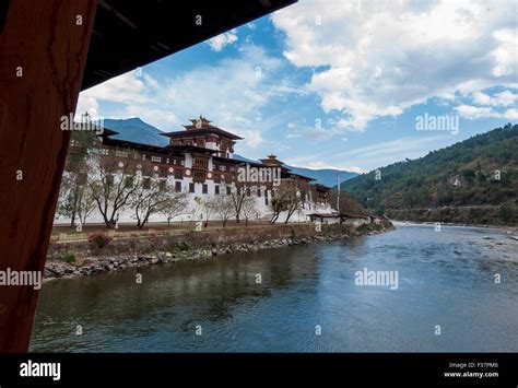 Dzongkhag Hi Res Stock Photography And Images Alamy