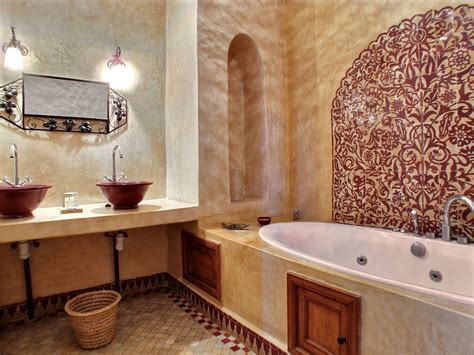 Salle de bain dans un riad marocain agencée par HOMEFLAT Corner