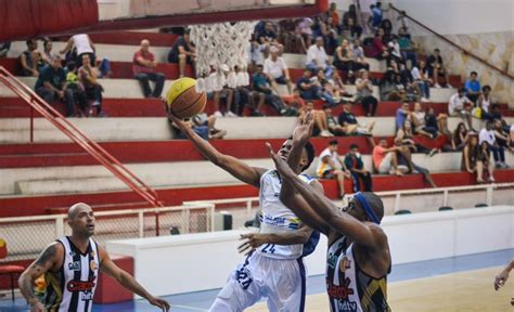 S O Jos Bate Lins E Chega Terceira Vit Ria No Aberto De Basquete