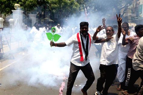 Aiadmk Cadre Jubilant After Party Leaves Bjp Led Alliance