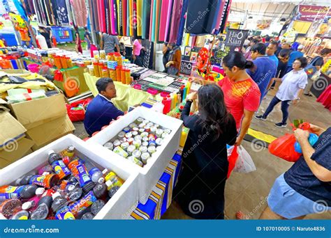 Singapore: Night Market Pasar Malam Editorial Image - Image of indoor ...