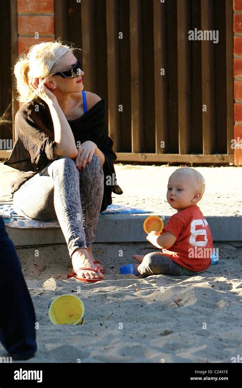 Gwen Stefani Beverly Hills Park Avec Son Fils Zuma Los Angeles