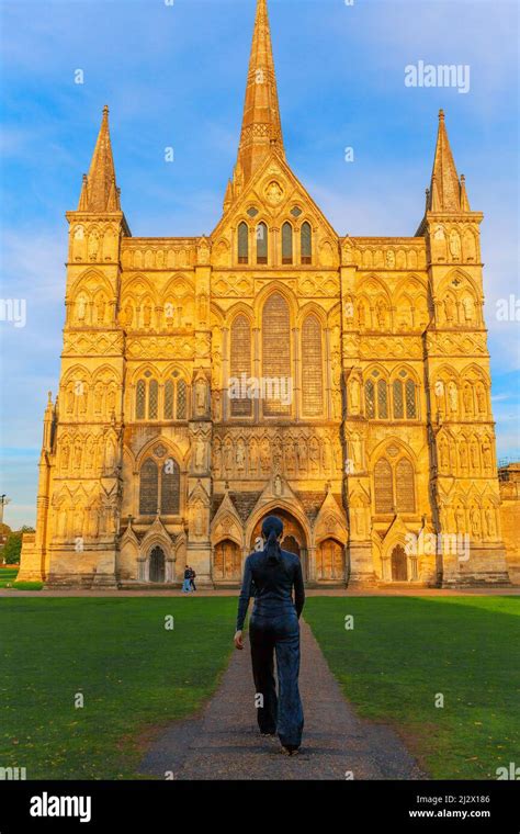 Salisbury Cathedral Salisbury Wiltshire England Uk Stock Photo Alamy