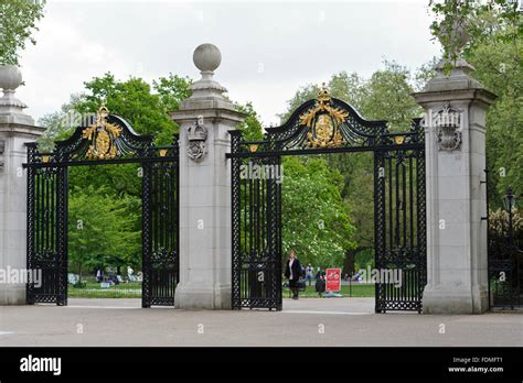 Hyde Park Gate London Uk Hi Res Stock Photography And Images Alamy