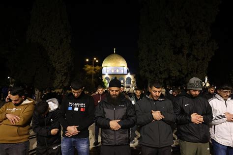 Israel Impide A Cientos De Palestinos Rezar En La Explanada De Las Mezquitas Arranque