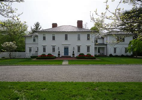 Classic Georgian Colonial with Transitional Interiors - Home Bunch ...