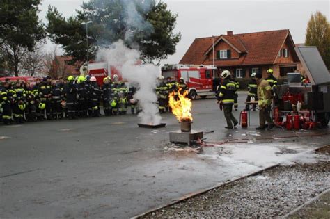 Fünf Einsatzkräfte absolvieren Grundausbildung Freiwillige Feuerwehr