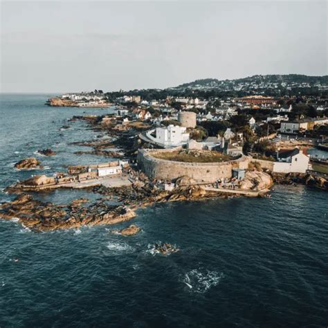 Forty Foot Sandycove Swimming Area Go To Ireland