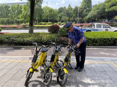 市城管执法支队一大队开展辖区“共享电动车乱停乱摆”专项整治行动市民