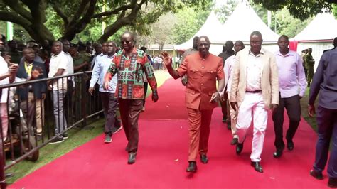 Raila Runs Into Hiding As President Ruto Recieved In His Bedroom Kisumu