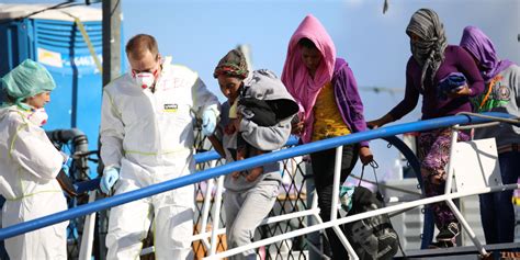 Sbarcati A Palermo Migranti Tra Loro Minori La Polizia Ferma