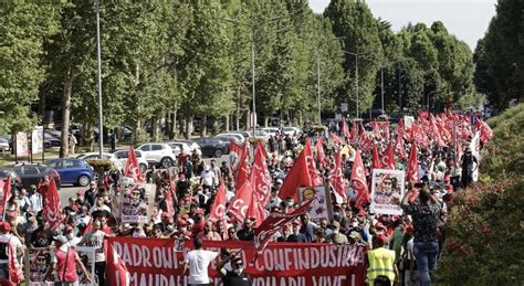 Il SI COBAS In Piazza A Napoli Il 5 Novembre Portare Avanti Un