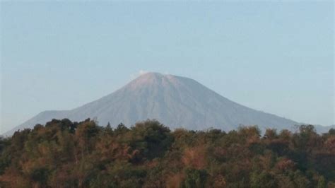 Zona Bahaya Radius Gunung Slamet Jadi 3 Kilometer