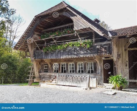 Casa Vieja En Museo Del Aire Abierto Del Ballenberg Fotograf A