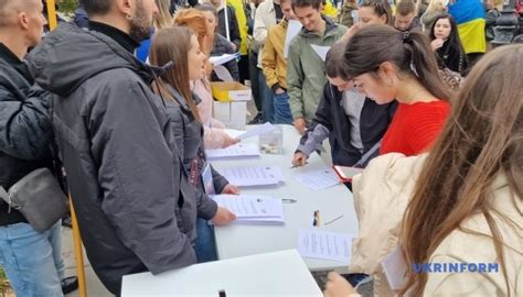 W Warszawie Odby O Si Referendum W Sprawie Przekazania Ambasady