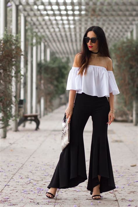 Pantalones Cropped Acampanados Blusa Hombros Al Aire Y Choker With