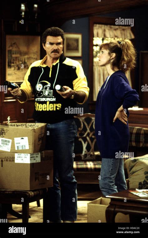 Evening Shade Burt Reynolds Marilu Henner 1990 1994 Stock Photo Alamy