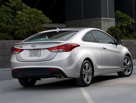 Hyundai Elantra Coupe Photos and Specs. Photo: Hyundai Elantra Coupe reviews and 24 perfect ...