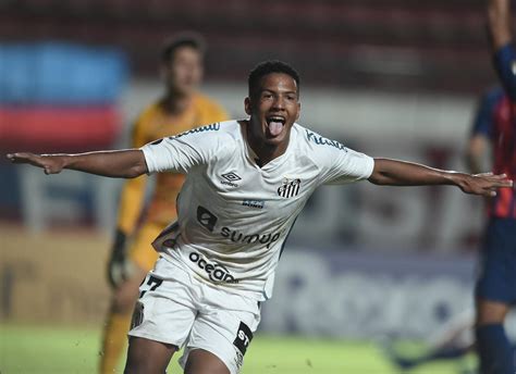 Ngelo Do Santos Se Torna Jogador Mais Jovem A Marcar Na Hist Ria Da