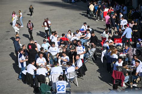 Fotos Comida De Aficionados Del Real Zaragoza Antes Del Partido Ante