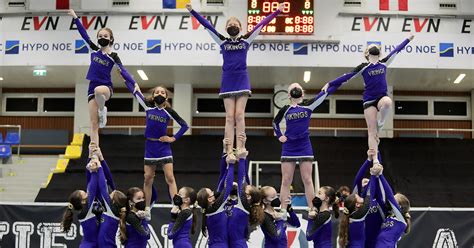 Erfolgreiche Cheerleading Performance Cheer Landesmeisterschaften