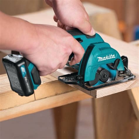 Makita SH02R1 12V Handheld Circular Saw