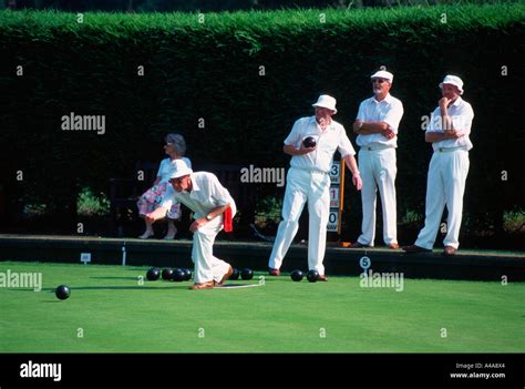 Men bowling / London Stock Photo - Alamy