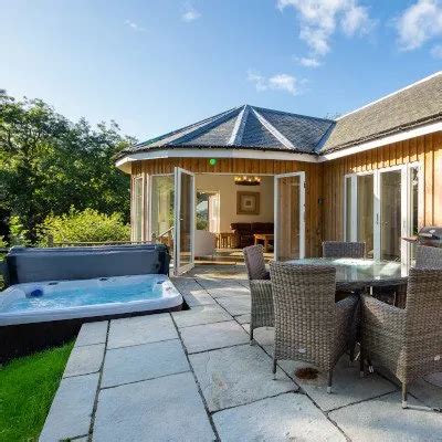 Lodges With Hot Tubs In Scotland Visit Loch Tay Lodges In Scotland